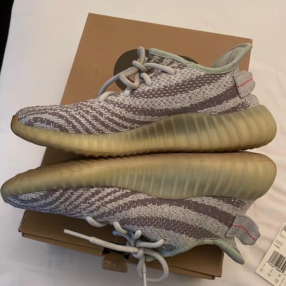 Yeezy Boost 350 V2 Blue Tint - Picture 4 of 9